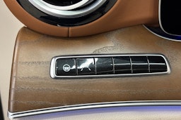 ruskea (beige) Mercedes-Benz E 2018 kuva 34.