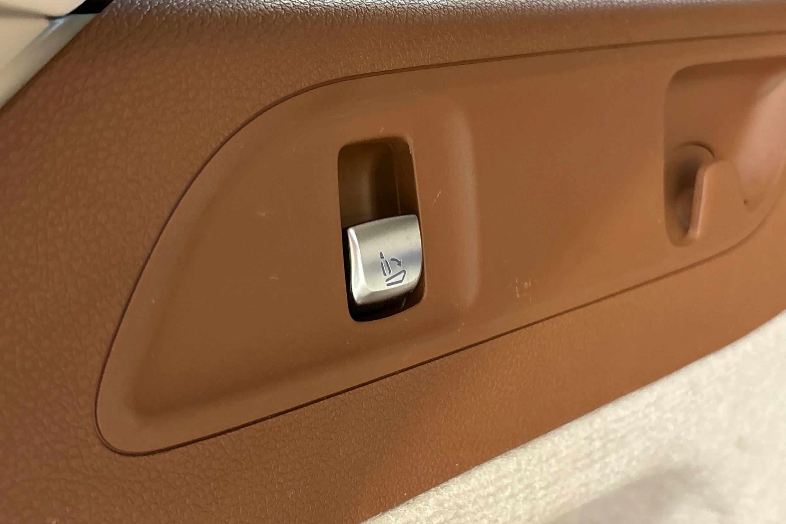 ruskea (beige) Mercedes-Benz E 2018 kuva 39.