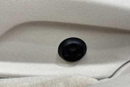 ruskea (beige) Mercedes-Benz E 2018 kuva 40.