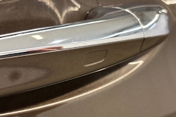 ruskea (beige) Mercedes-Benz E 2018 kuva 42.