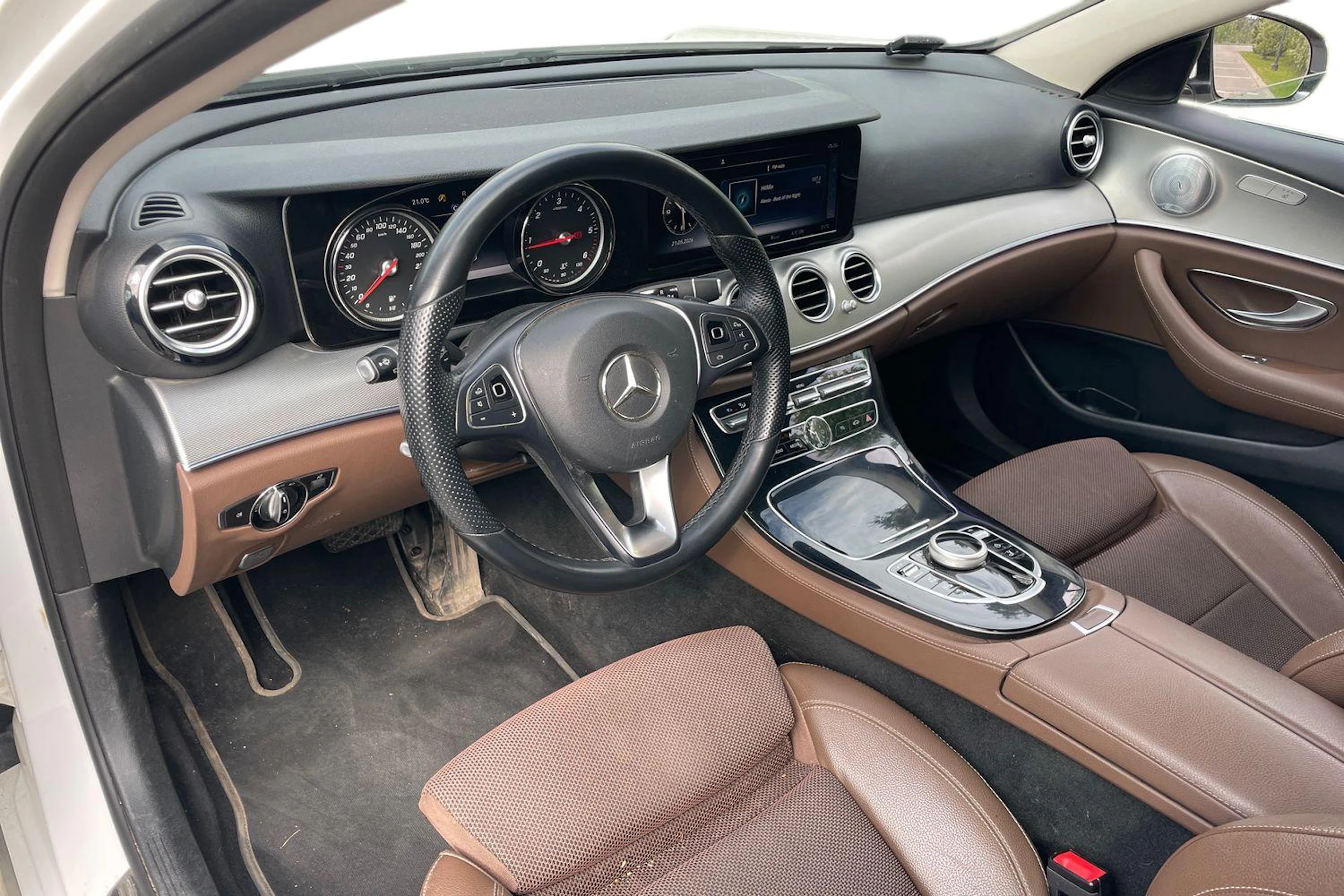 Valkoinen Mercedes-Benz E 2018 kuva 3.