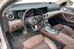 Valkoinen Mercedes-Benz E 2018 kuva 3.