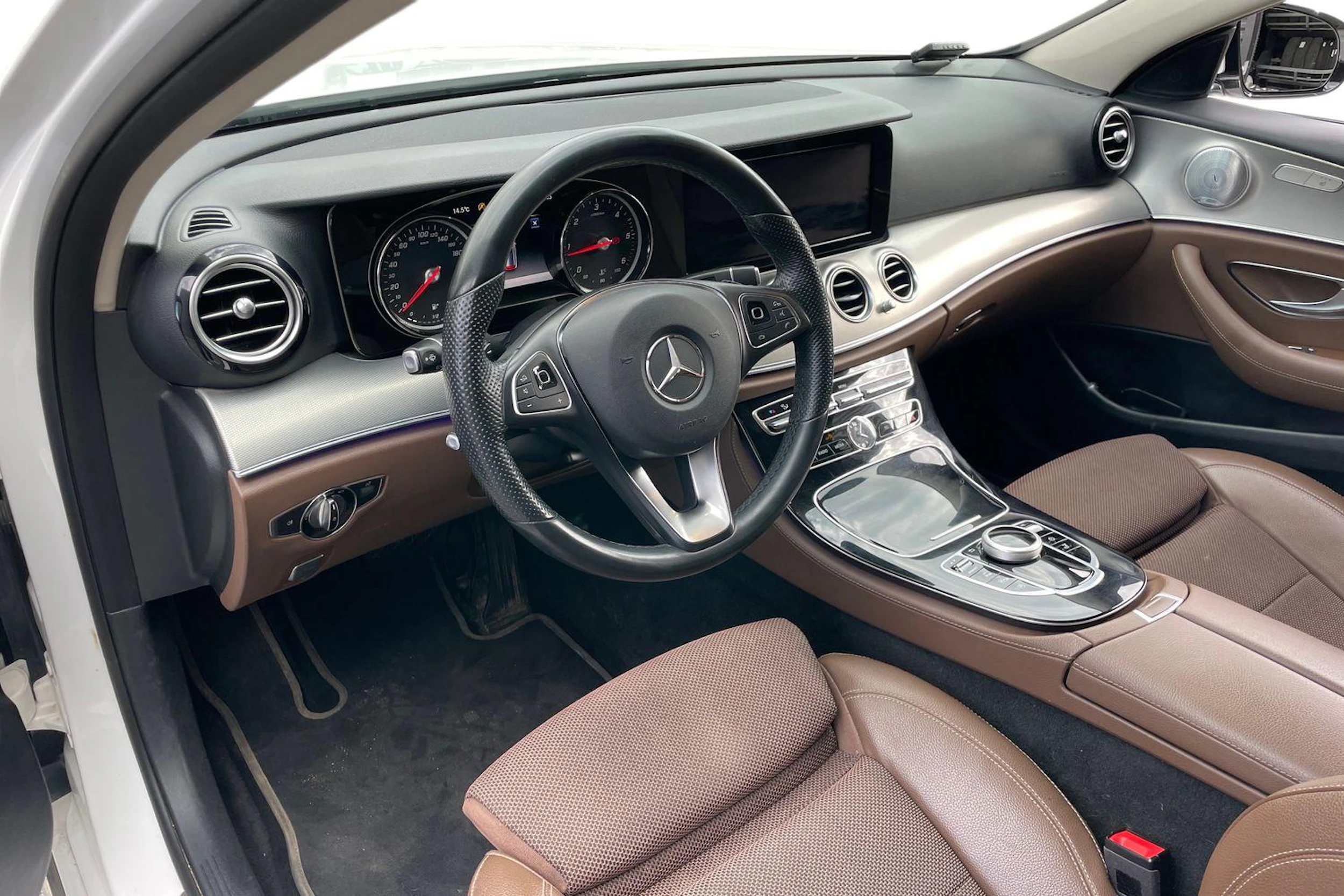 Valkoinen Mercedes-Benz E 2018 kuva 6.