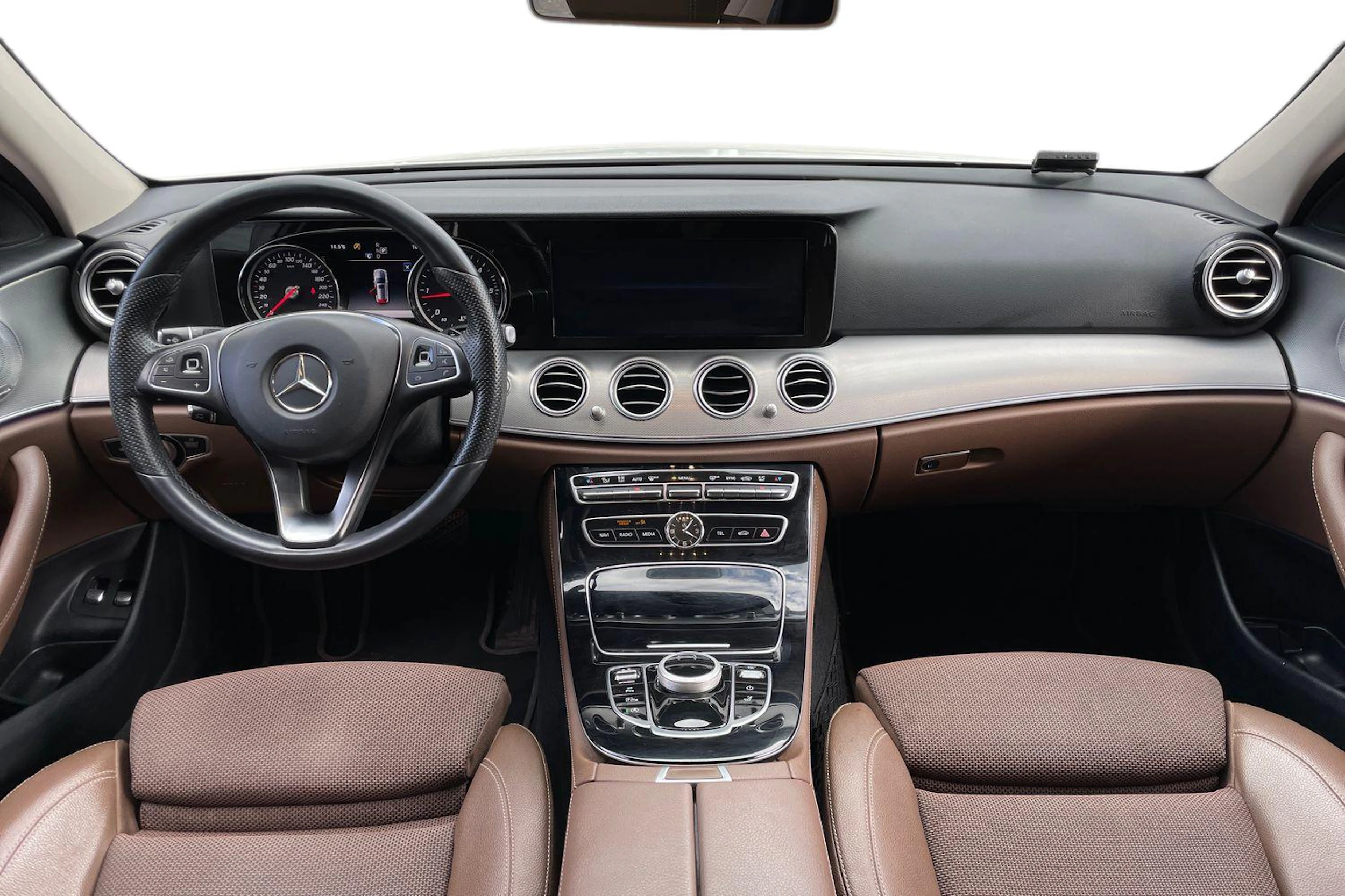 Valkoinen Mercedes-Benz E 2018 kuva 7.