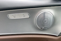 Valkoinen Mercedes-Benz E 2018 kuva 12.