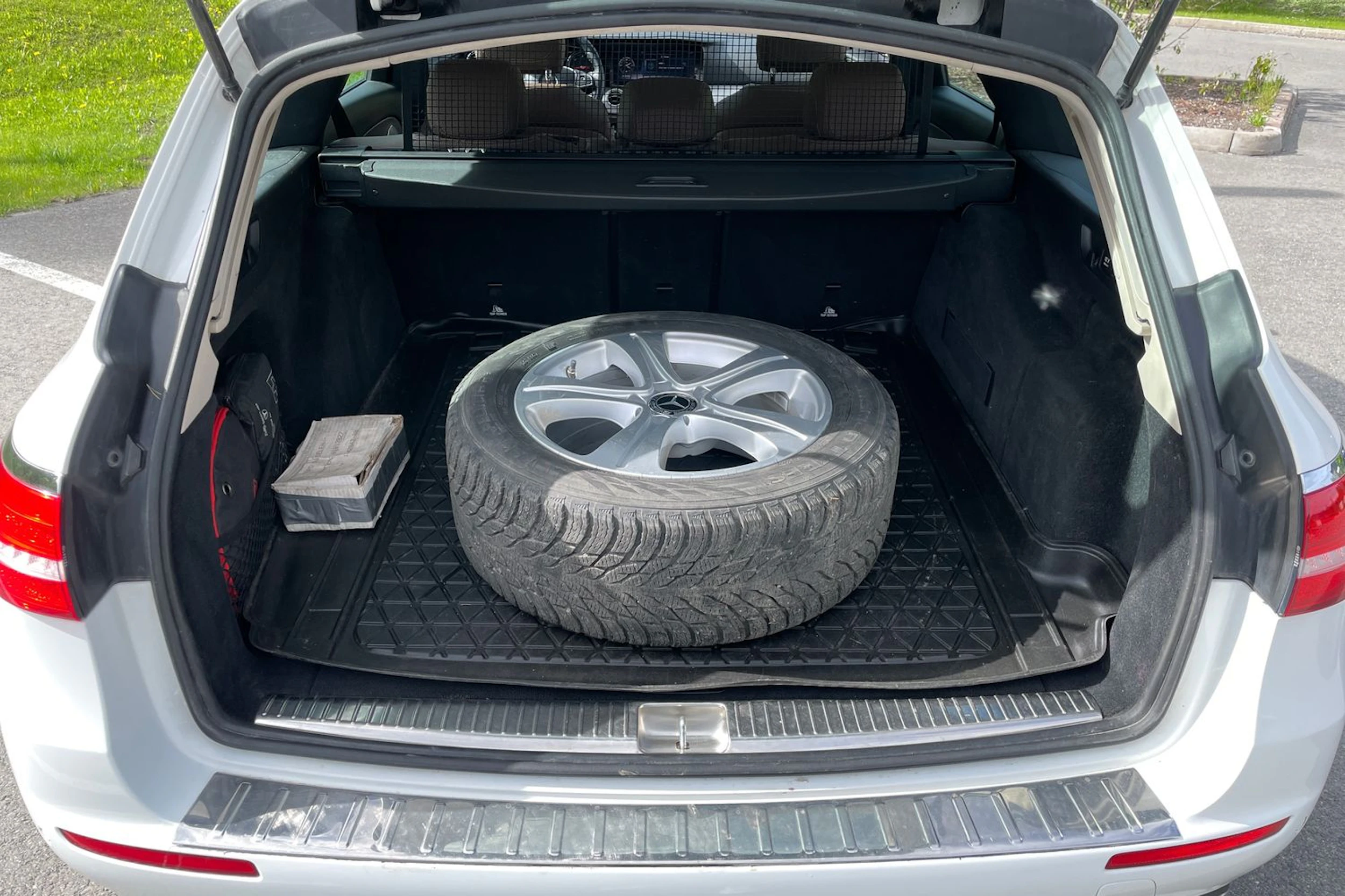 Valkoinen Mercedes-Benz E 2018 kuva 13.