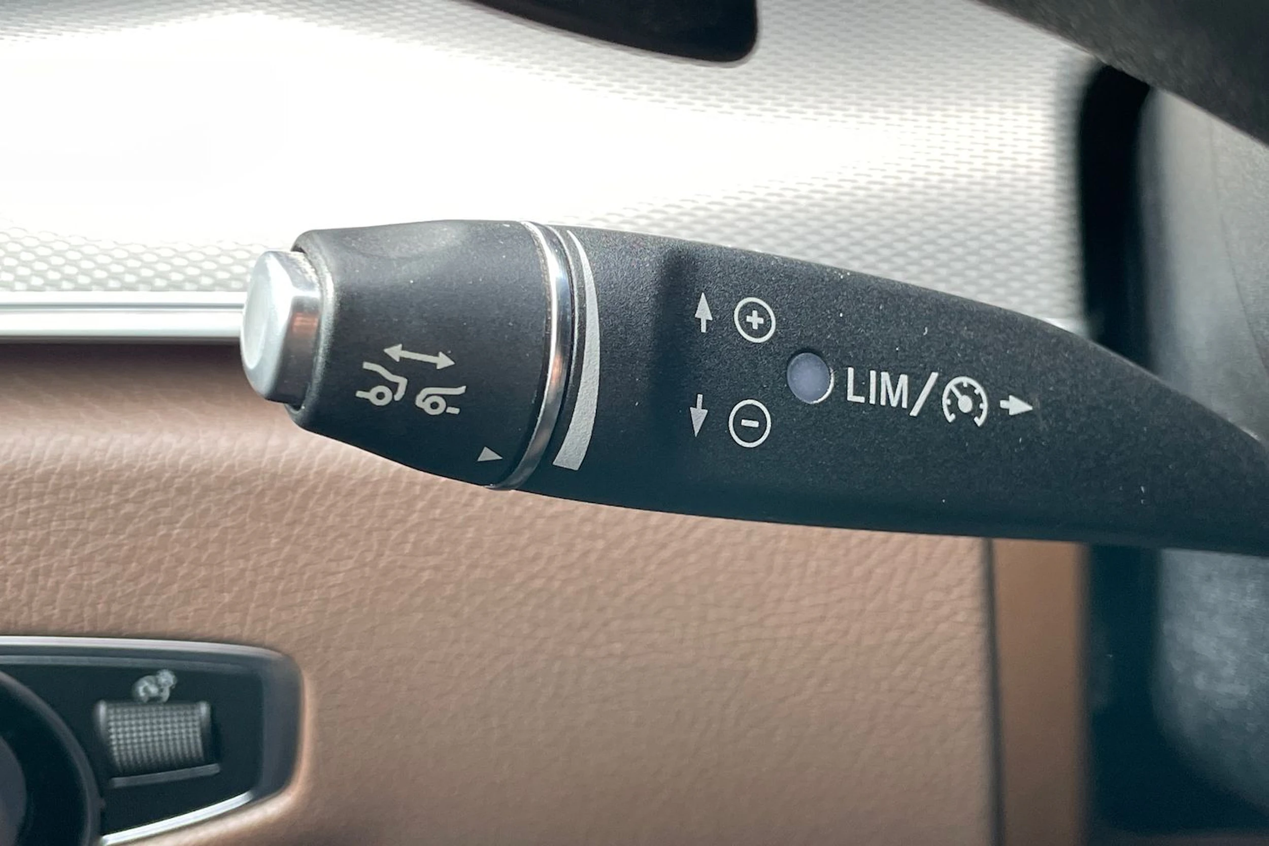 Valkoinen Mercedes-Benz E 2018 kuva 15.