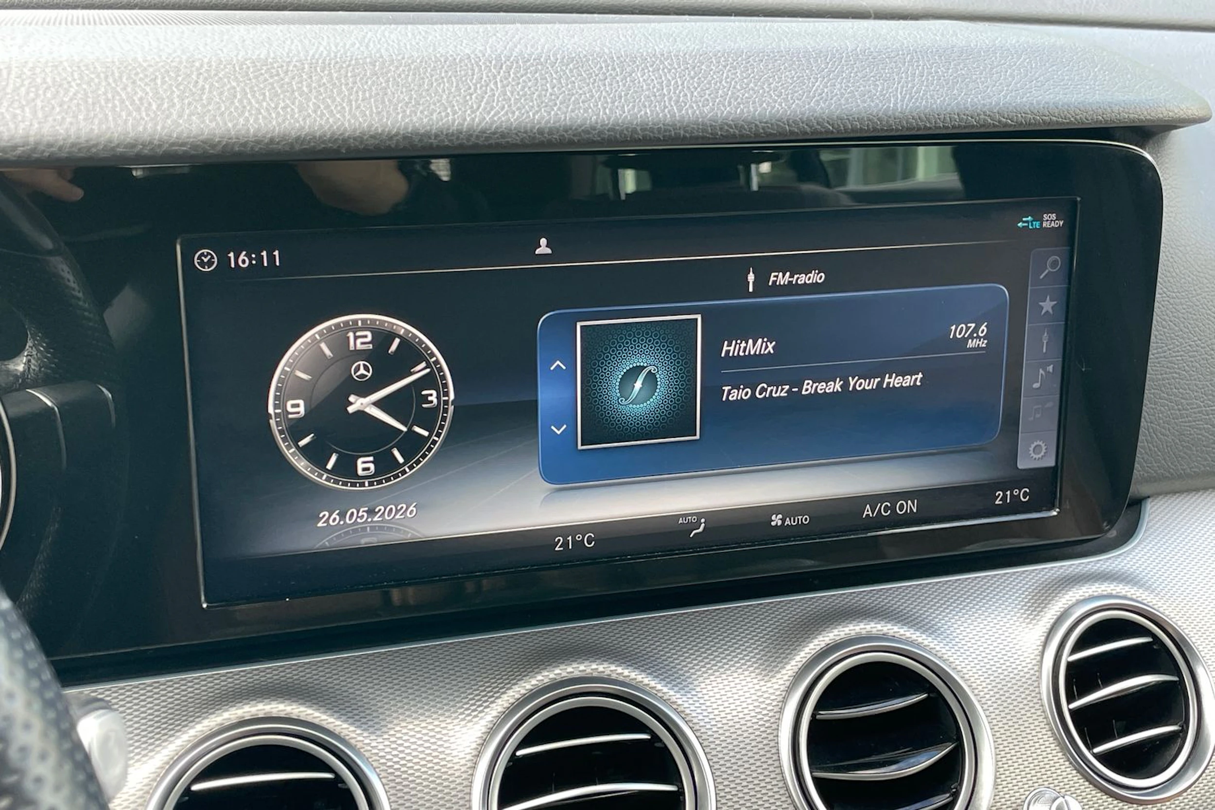 Valkoinen Mercedes-Benz E 2018 kuva 16.
