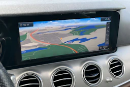 Valkoinen Mercedes-Benz E 2018 kuva 18.
