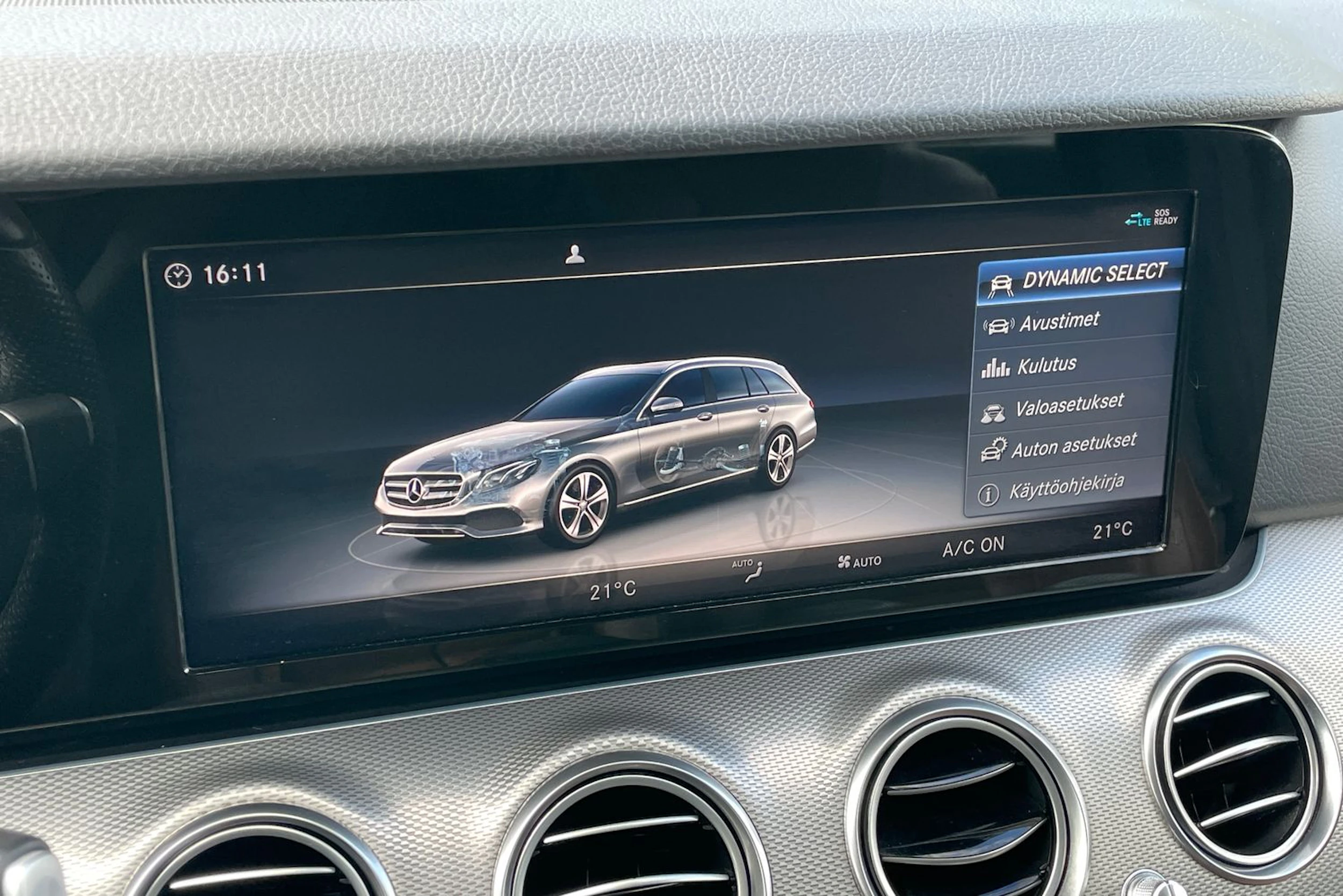 Valkoinen Mercedes-Benz E 2018 kuva 19.