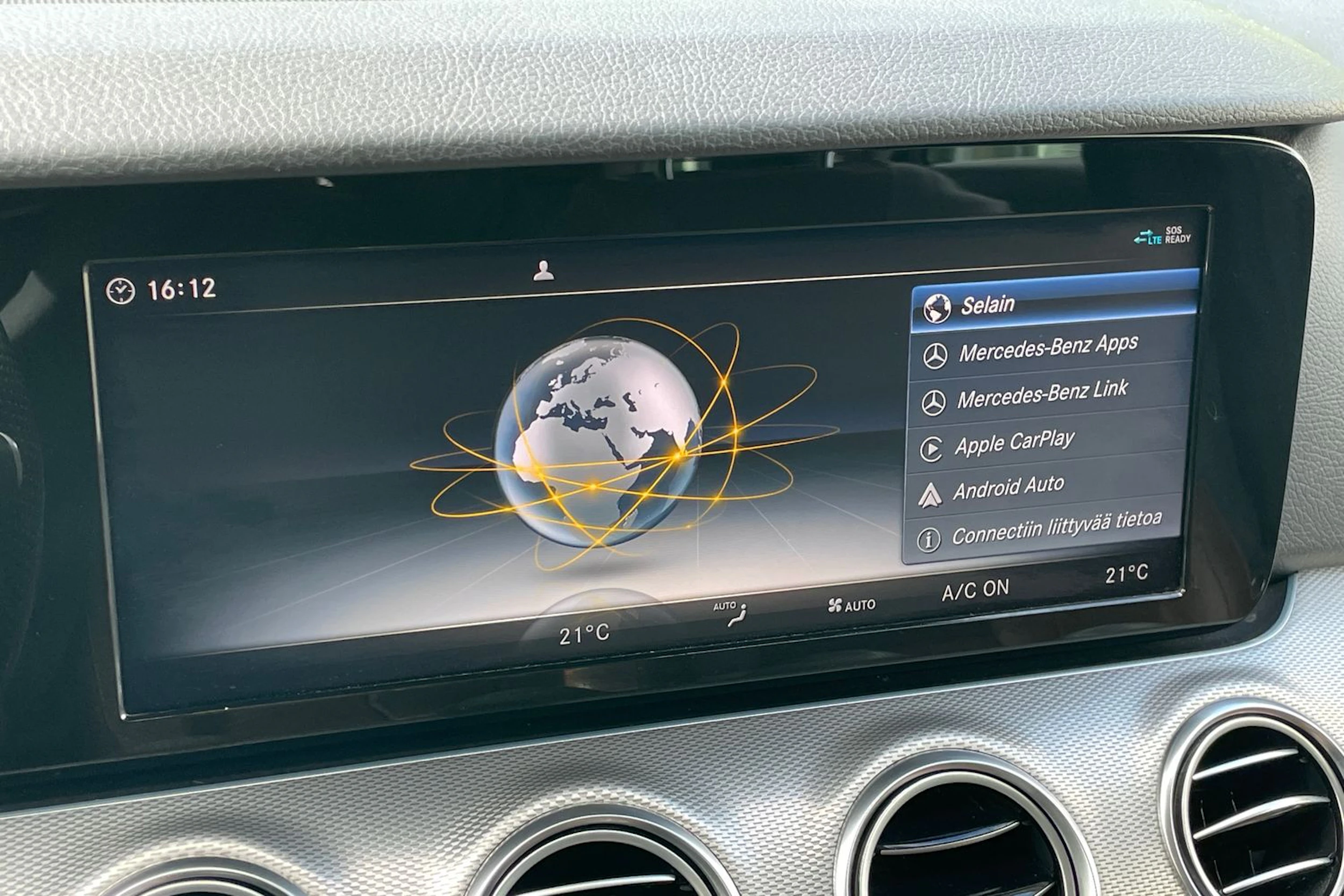 Valkoinen Mercedes-Benz E 2018 kuva 21.