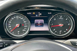 Valkoinen Mercedes-Benz E 2018 kuva 22.