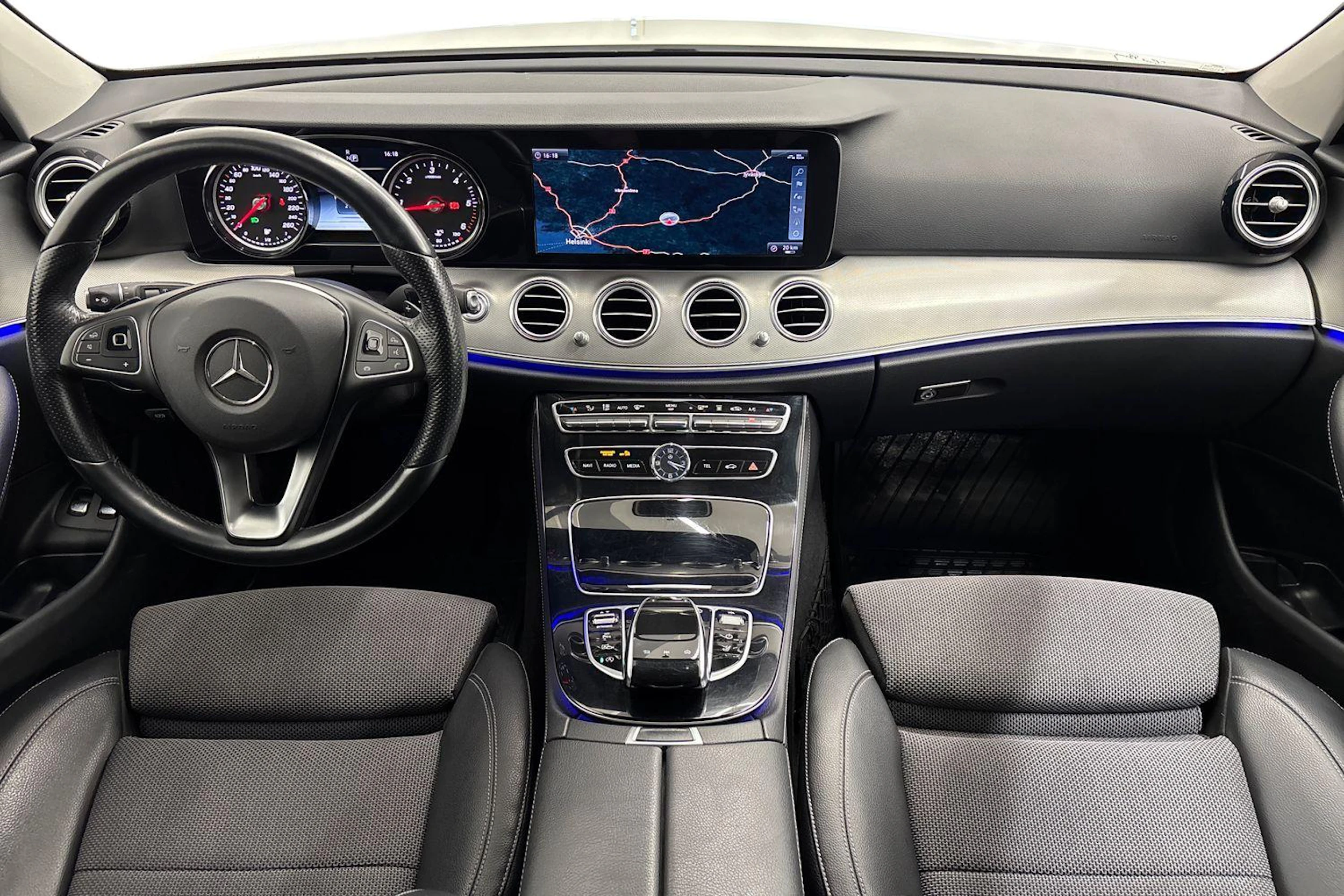 musta Mercedes-Benz E 2018 kuva 7.