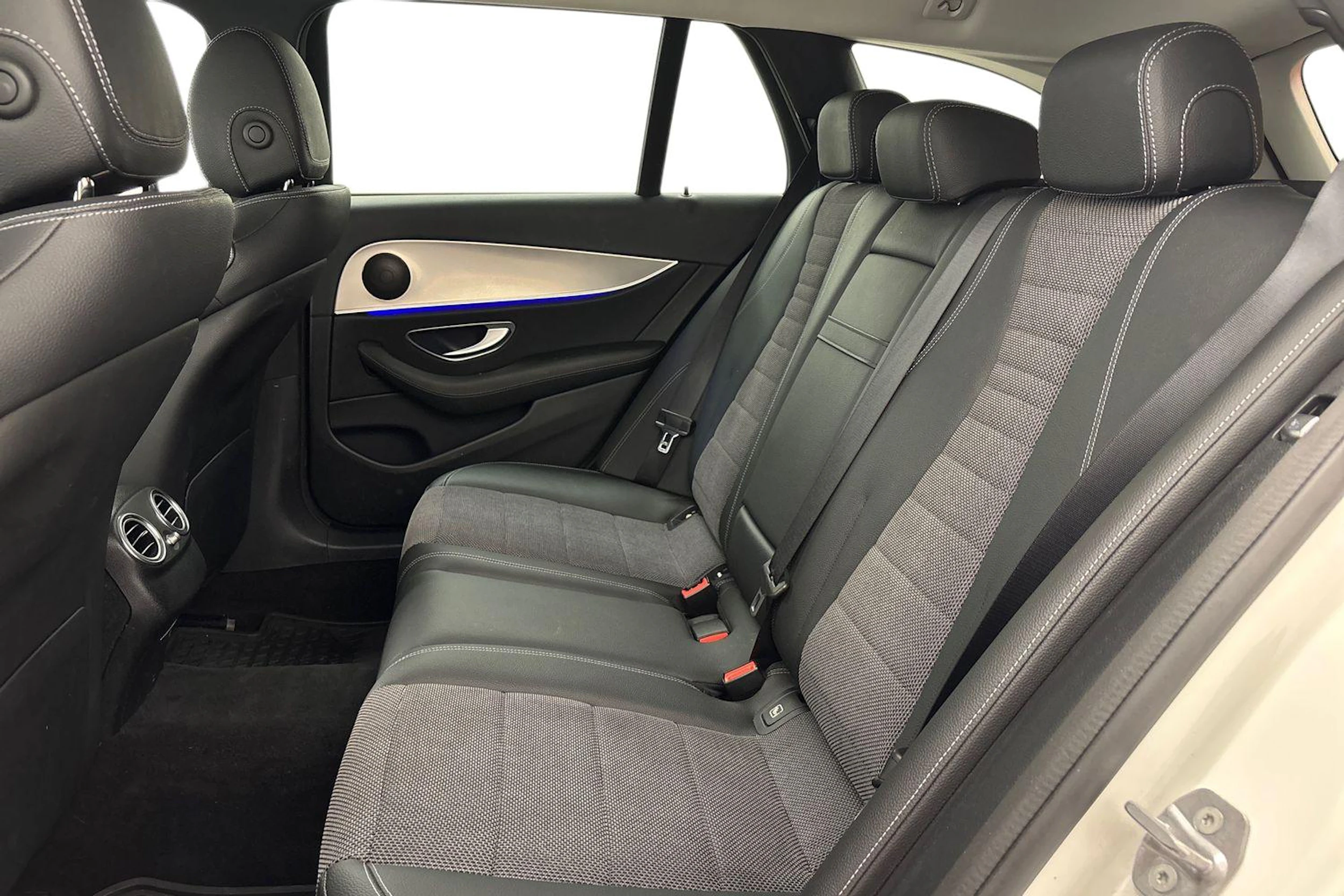 musta Mercedes-Benz E 2018 kuva 8.