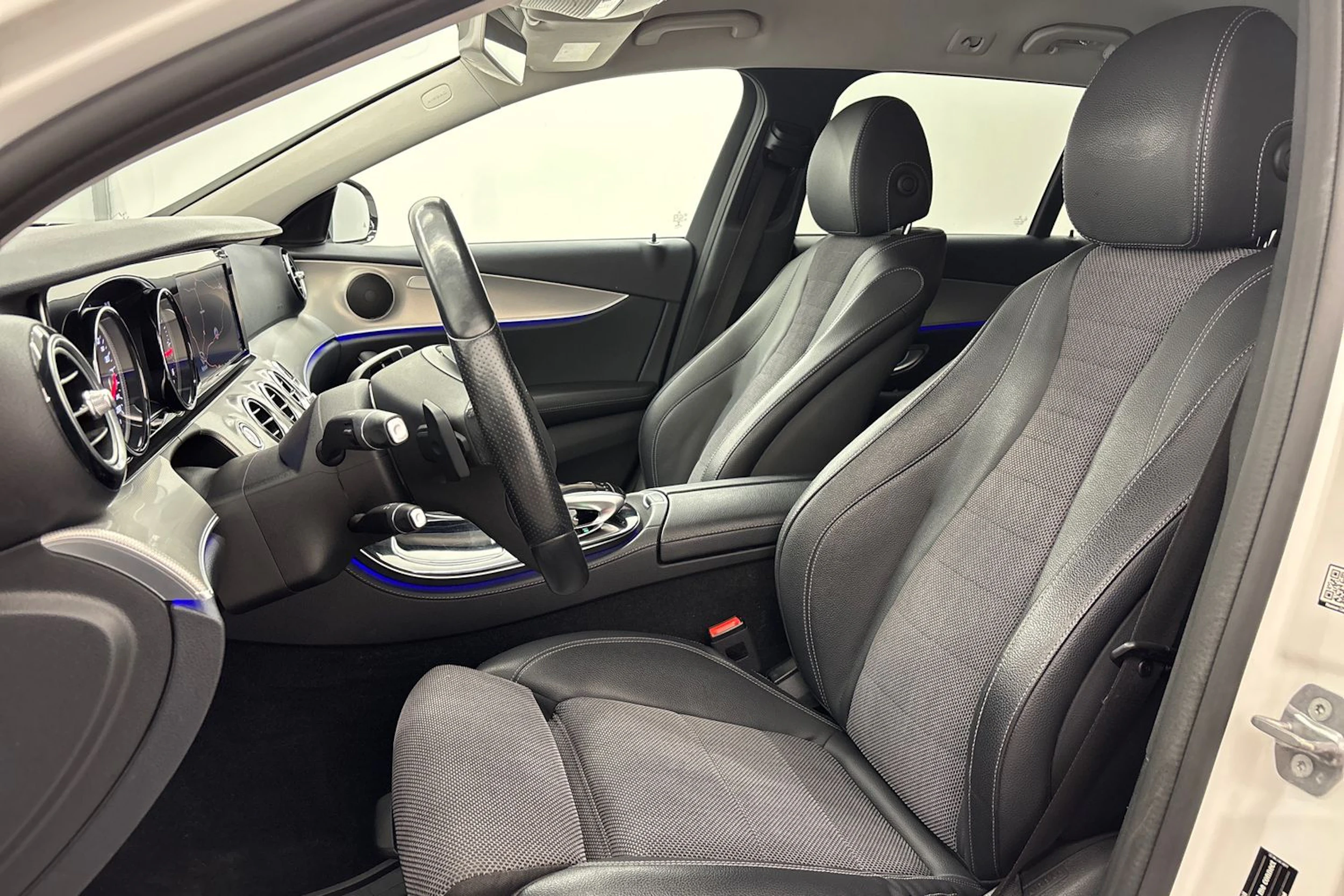 musta Mercedes-Benz E 2018 kuva 11.