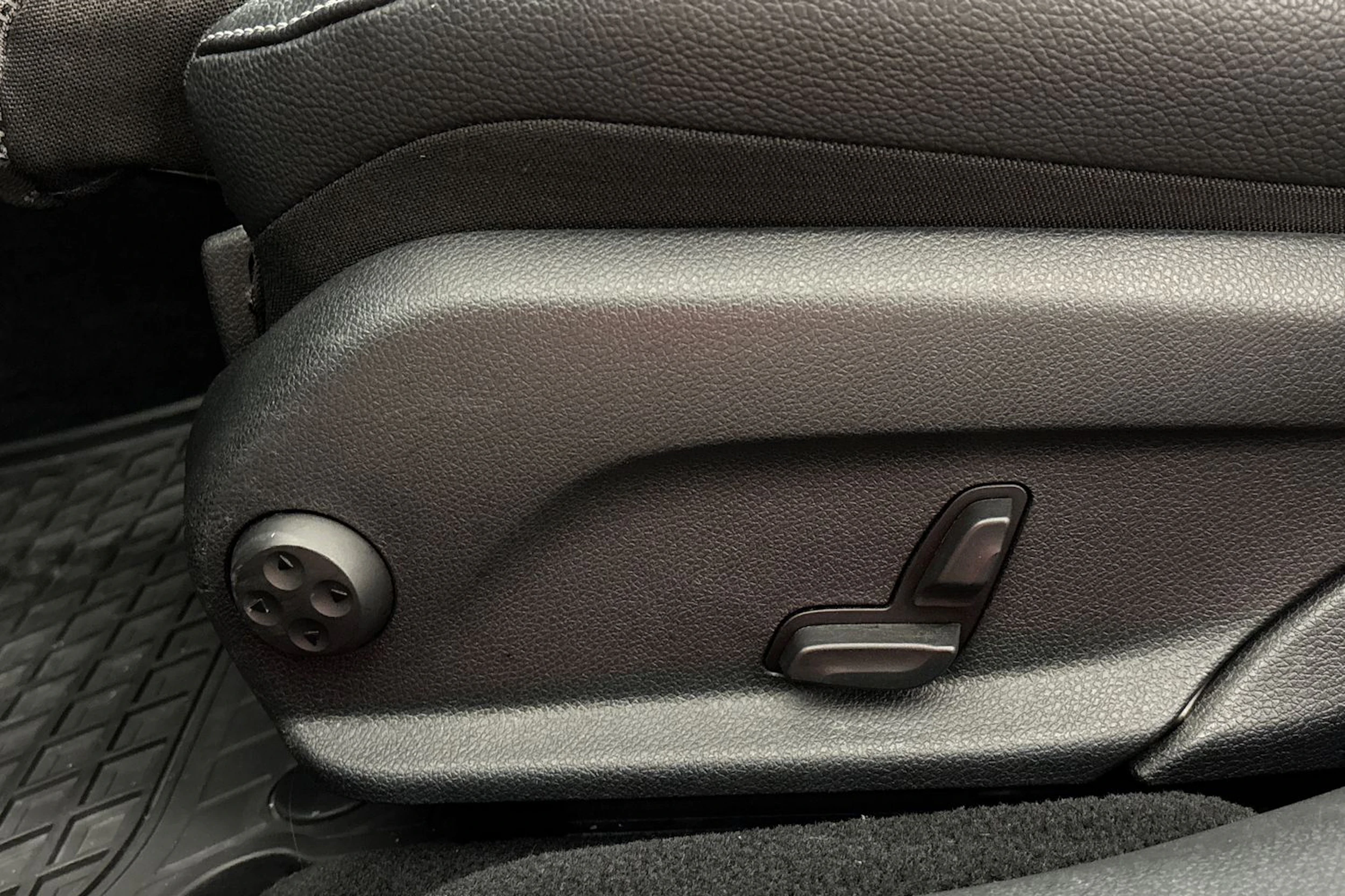 musta Mercedes-Benz E 2018 kuva 12.