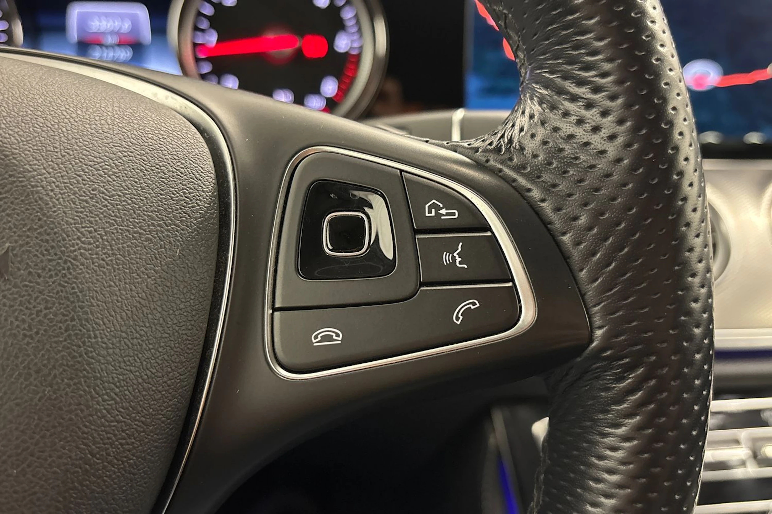 musta Mercedes-Benz E 2018 kuva 15.