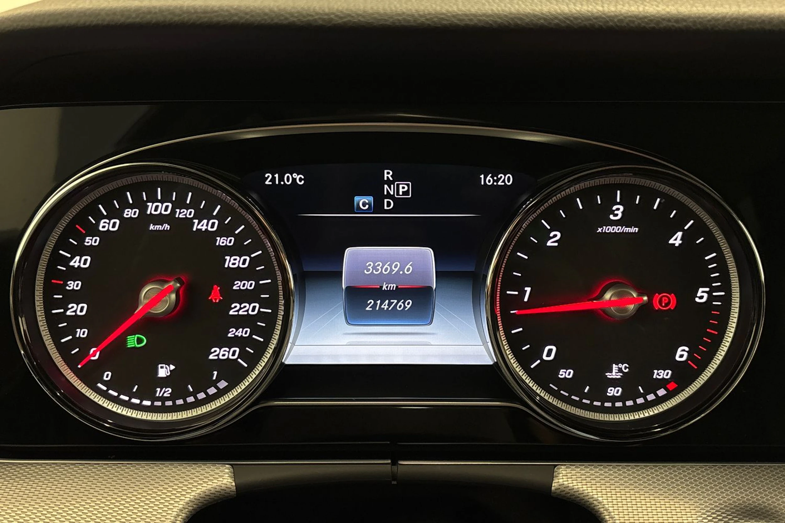 musta Mercedes-Benz E 2018 kuva 16.