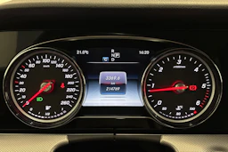 musta Mercedes-Benz E 2018 kuva 16.