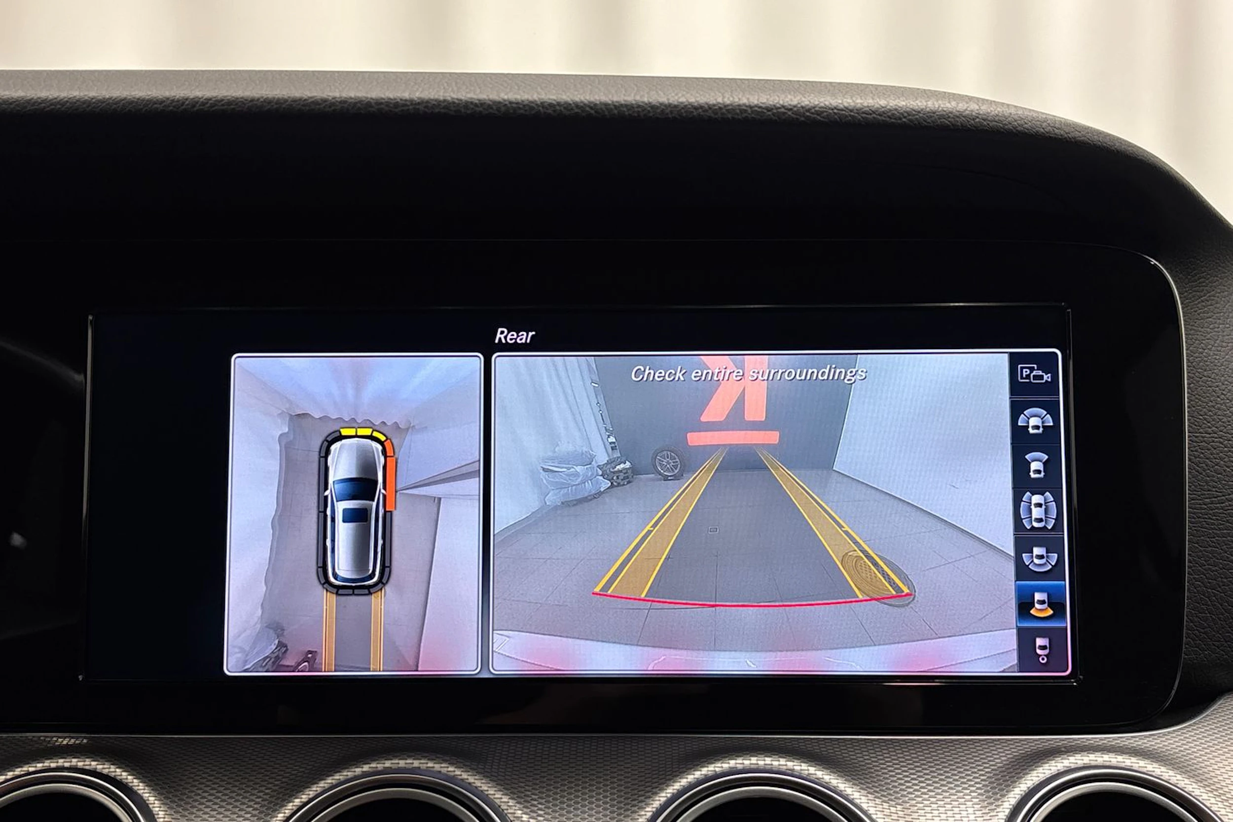 musta Mercedes-Benz E 2018 kuva 17.