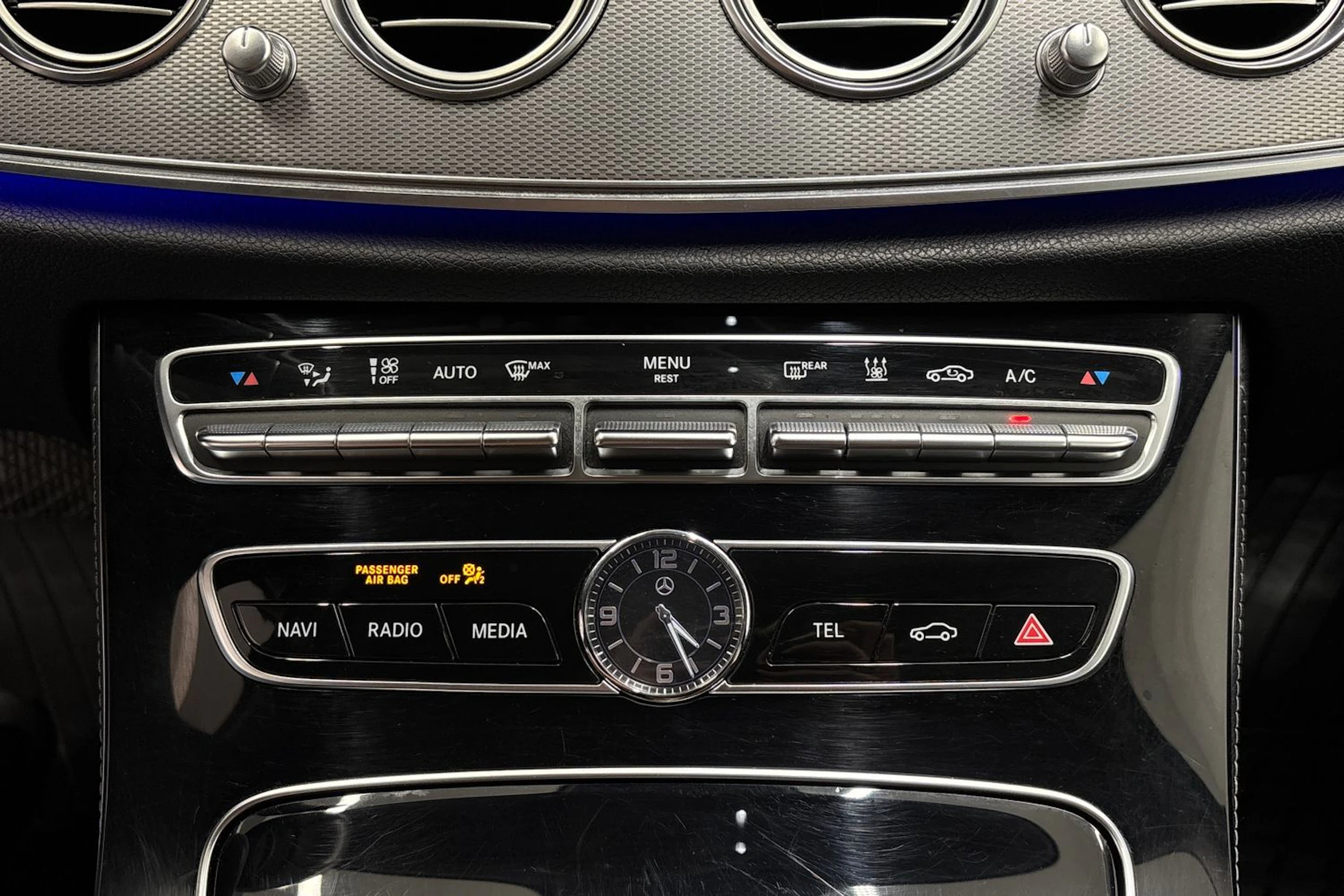 musta Mercedes-Benz E 2018 kuva 21.