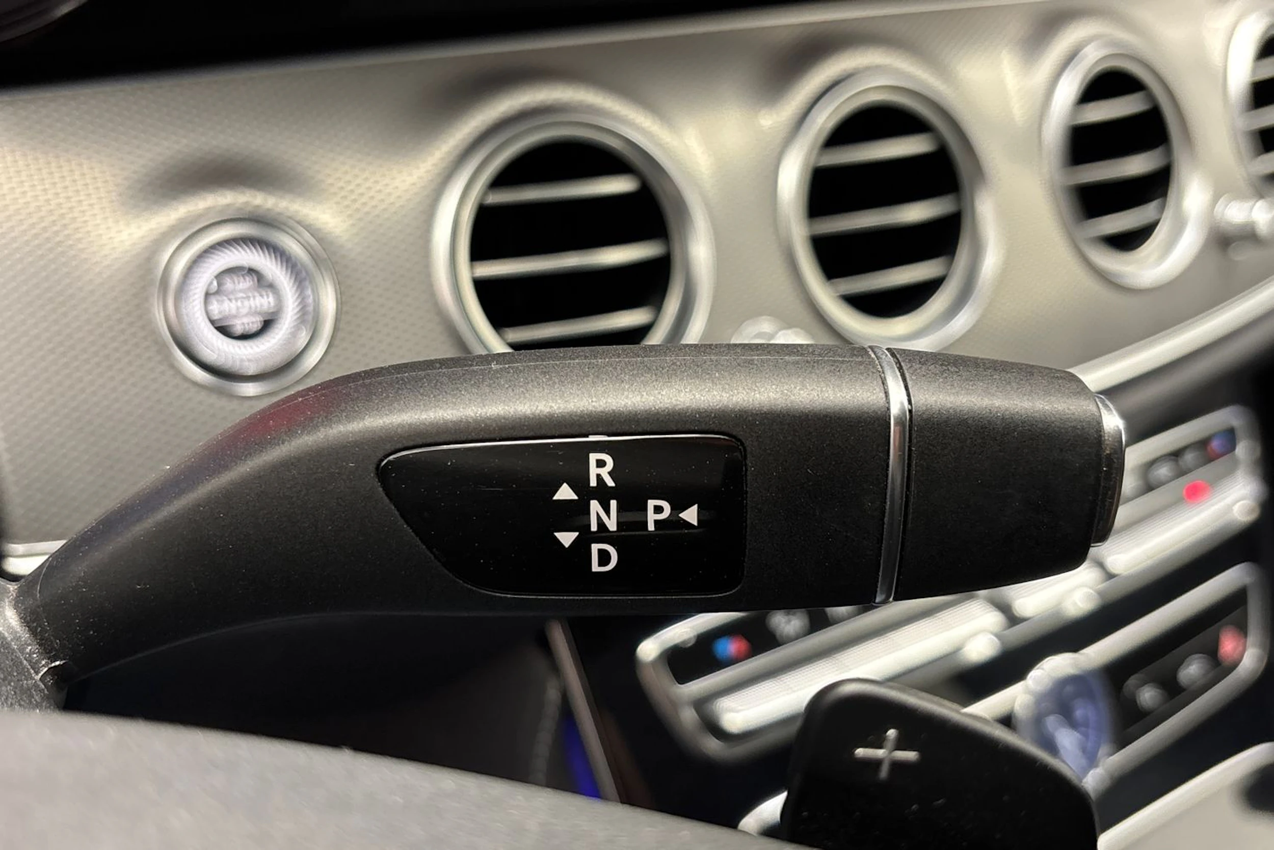 musta Mercedes-Benz E 2018 kuva 22.