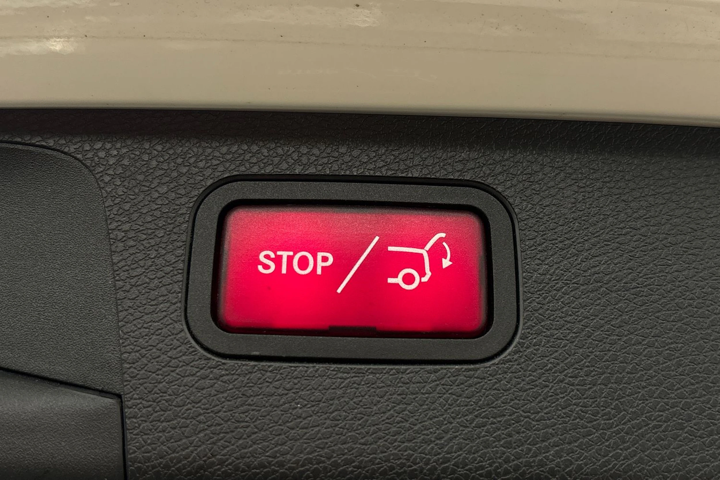 musta Mercedes-Benz E 2018 kuva 24.