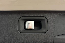 musta Mercedes-Benz E 2018 kuva 25.