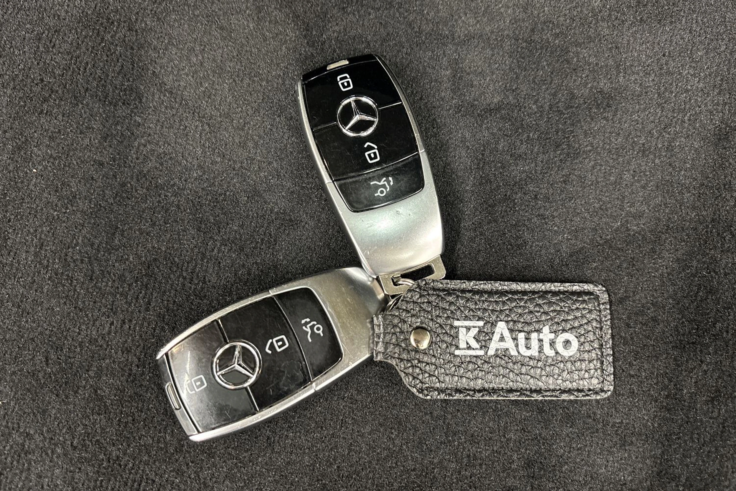 musta Mercedes-Benz E 2018 kuva 26.