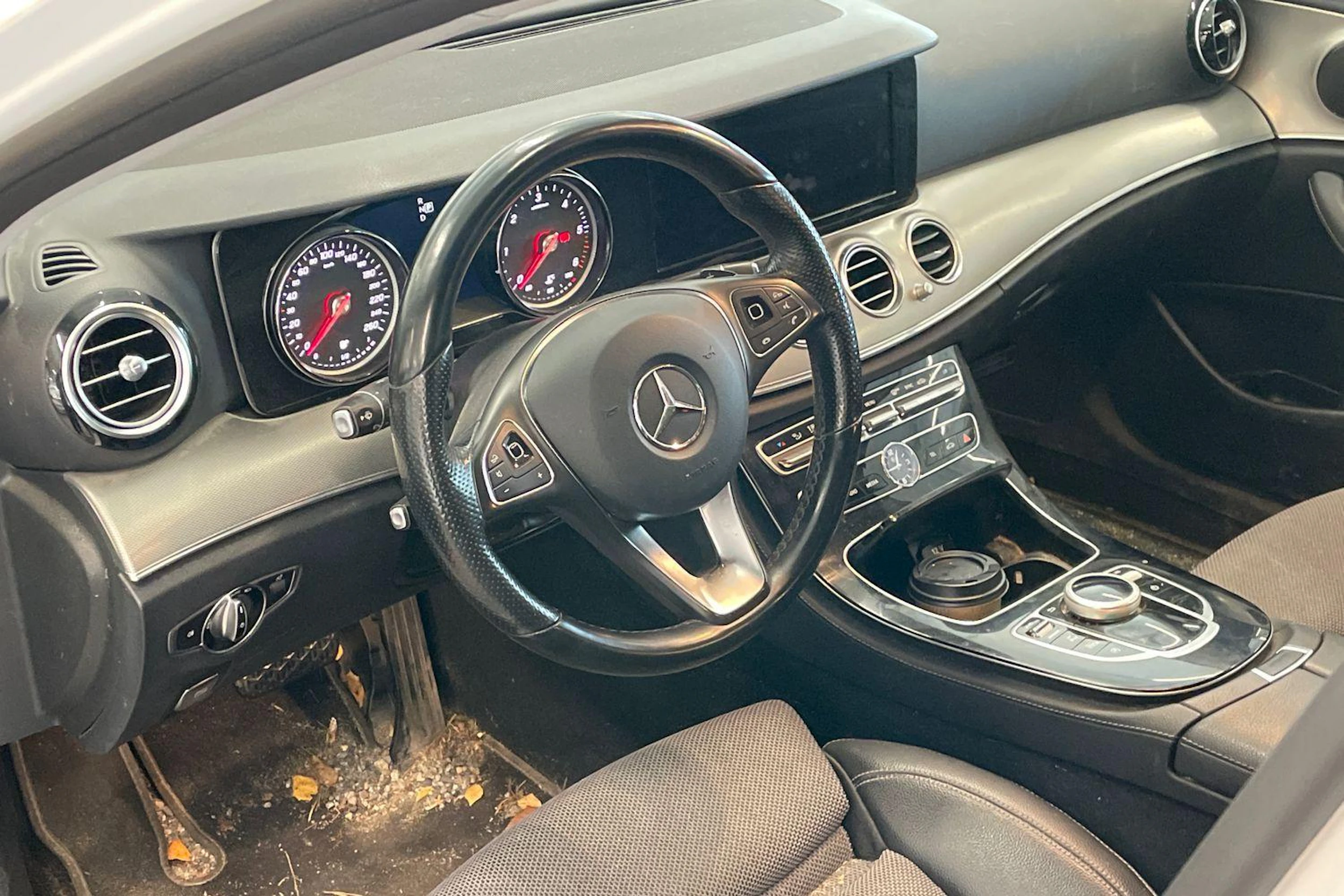Valkoinen Mercedes-Benz E 2018 kuva 3.