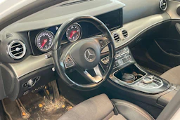 Valkoinen Mercedes-Benz E 2018 kuva 3.