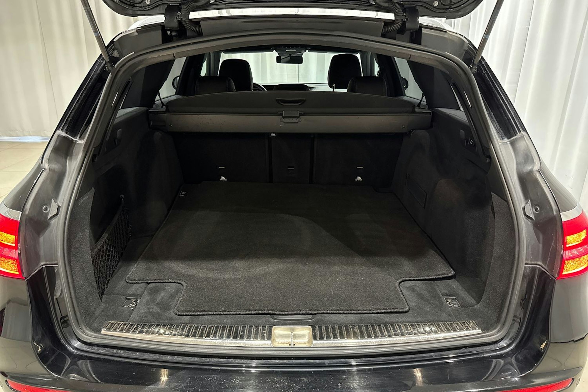 musta Mercedes-Benz E 2019 kuva 15.