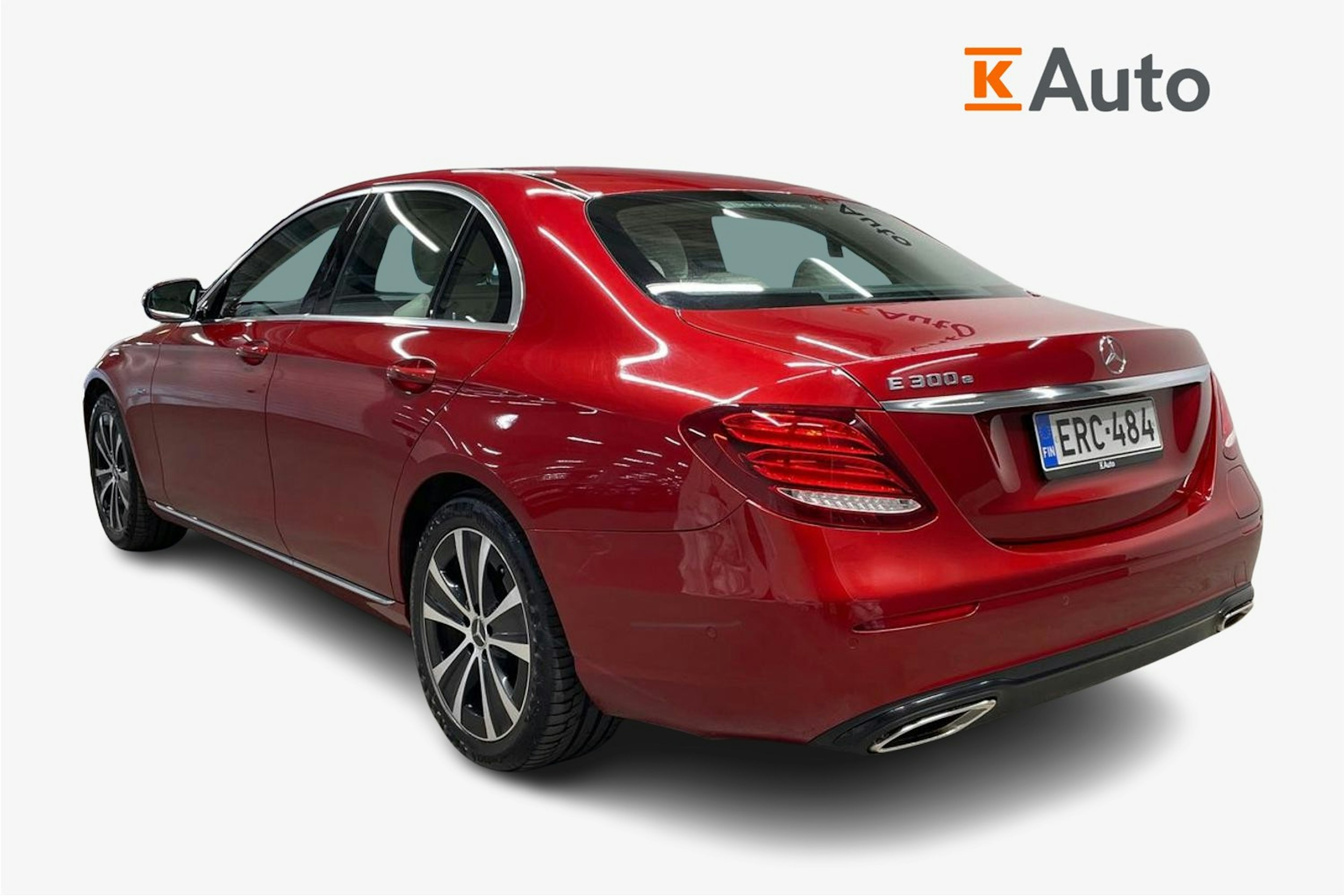 Punainen Mercedes-Benz E 2019 kuva 2.
