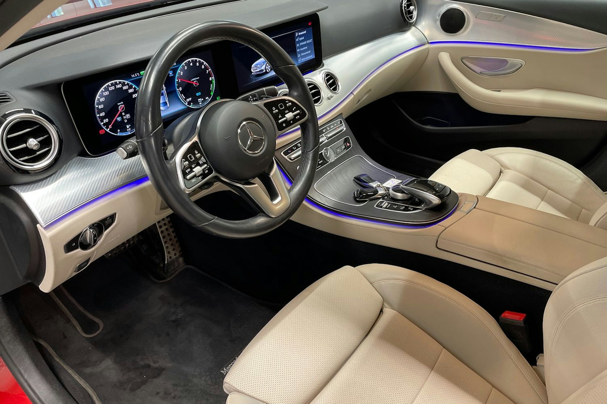Punainen Mercedes-Benz E 2019 kuva 7.