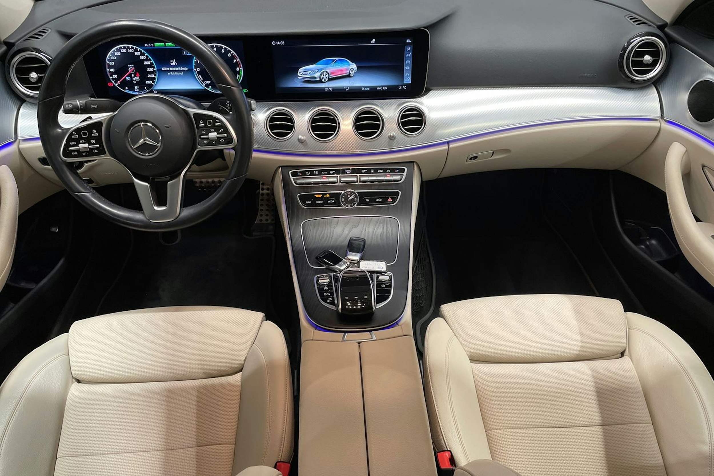 Punainen Mercedes-Benz E 2019 kuva 9.