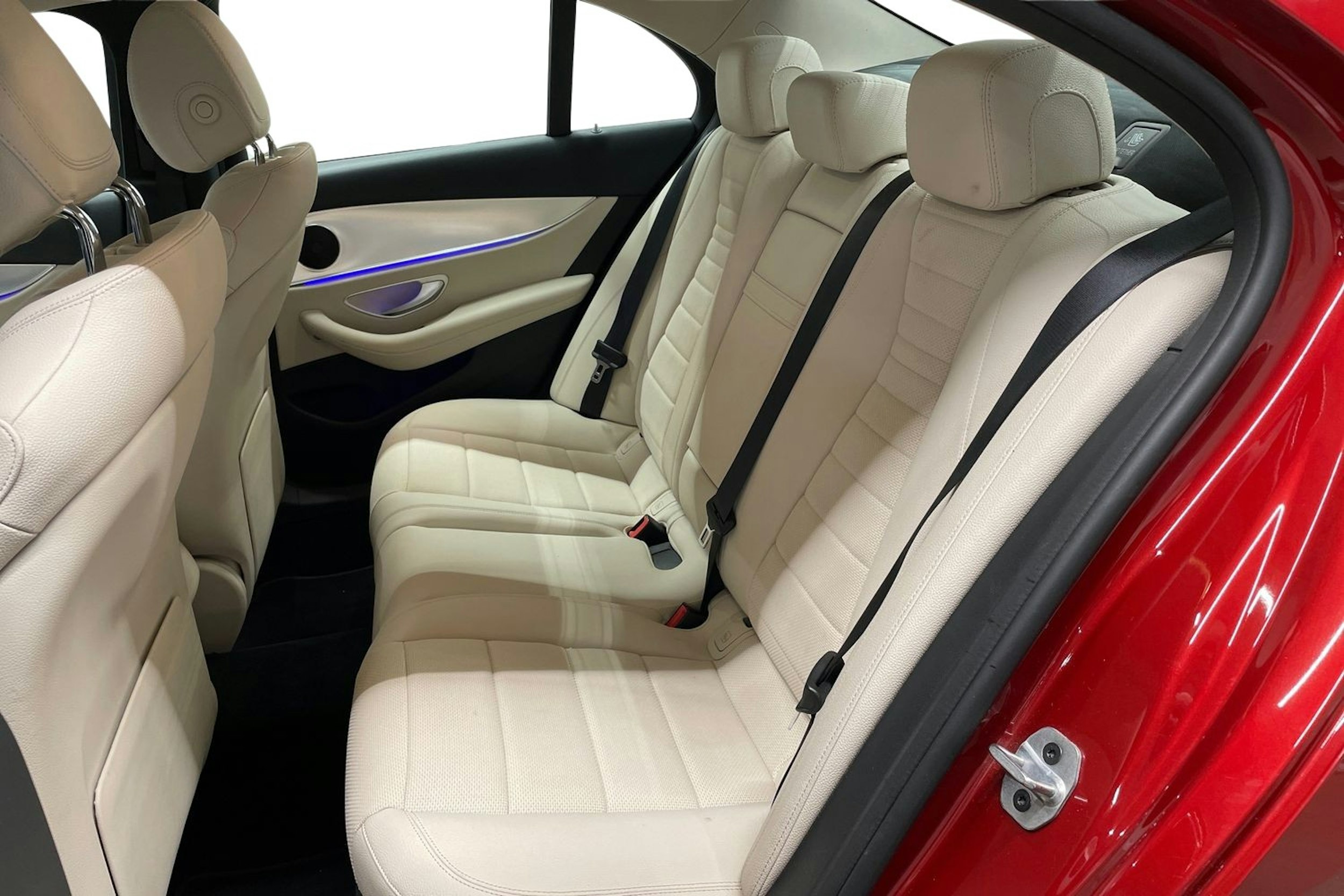 Punainen Mercedes-Benz E 2019 kuva 10.