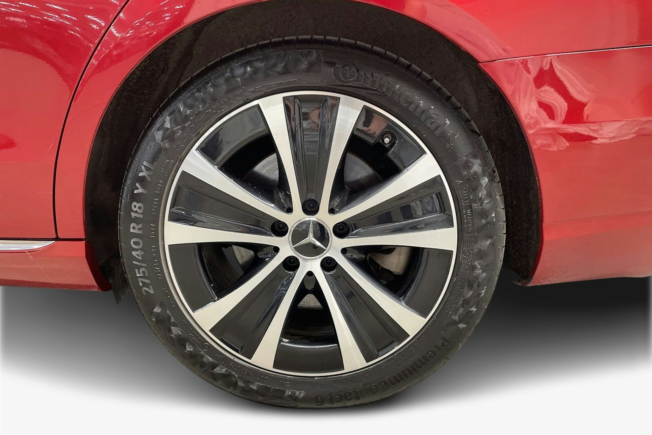 Punainen Mercedes-Benz E 2019 kuva 11.