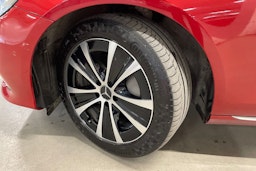 Punainen Mercedes-Benz E 2019 kuva 13.