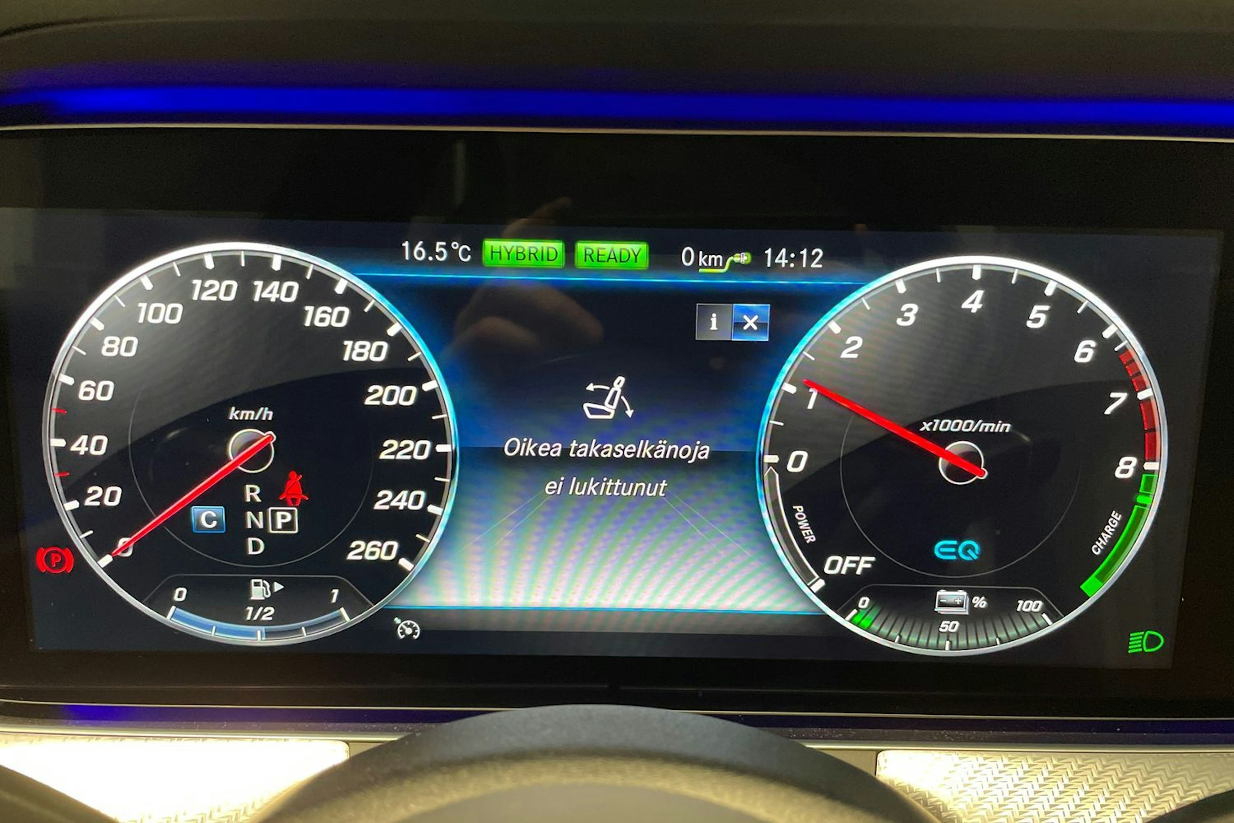 Punainen Mercedes-Benz E 2019 kuva 16.