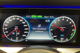 Punainen Mercedes-Benz E 2019 kuva 16.