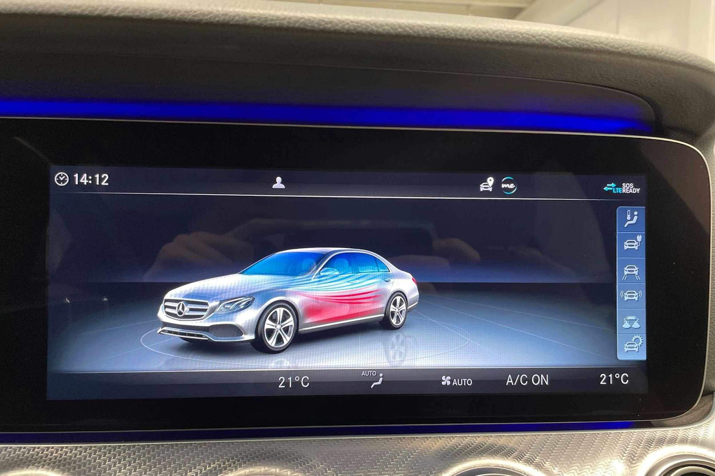 Punainen Mercedes-Benz E 2019 kuva 17.