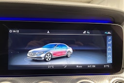 Punainen Mercedes-Benz E 2019 kuva 17.