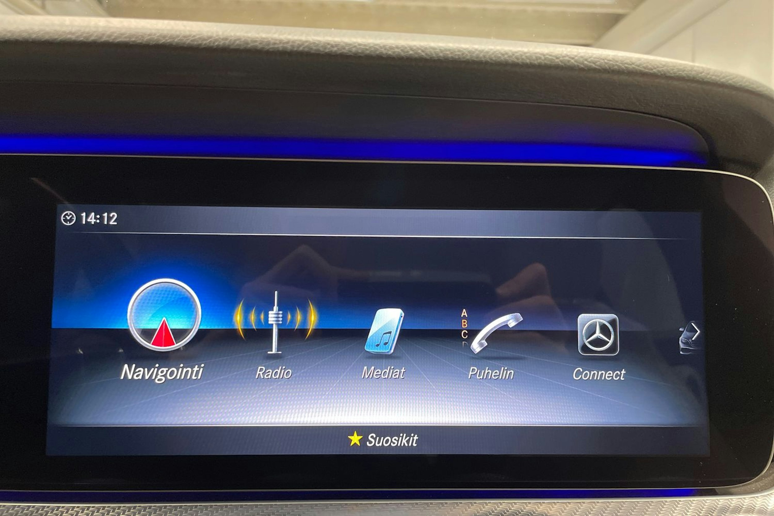 Punainen Mercedes-Benz E 2019 kuva 18.