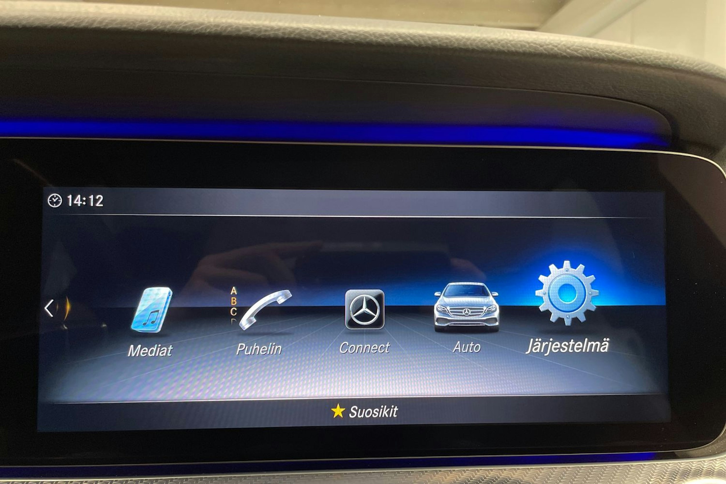 Punainen Mercedes-Benz E 2019 kuva 19.