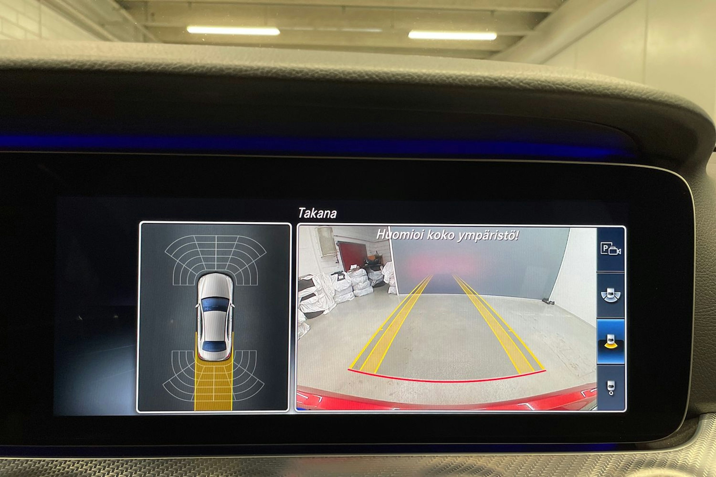 Punainen Mercedes-Benz E 2019 kuva 21.