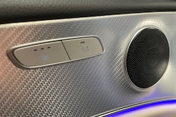 Punainen Mercedes-Benz E 2019 kuva 25.