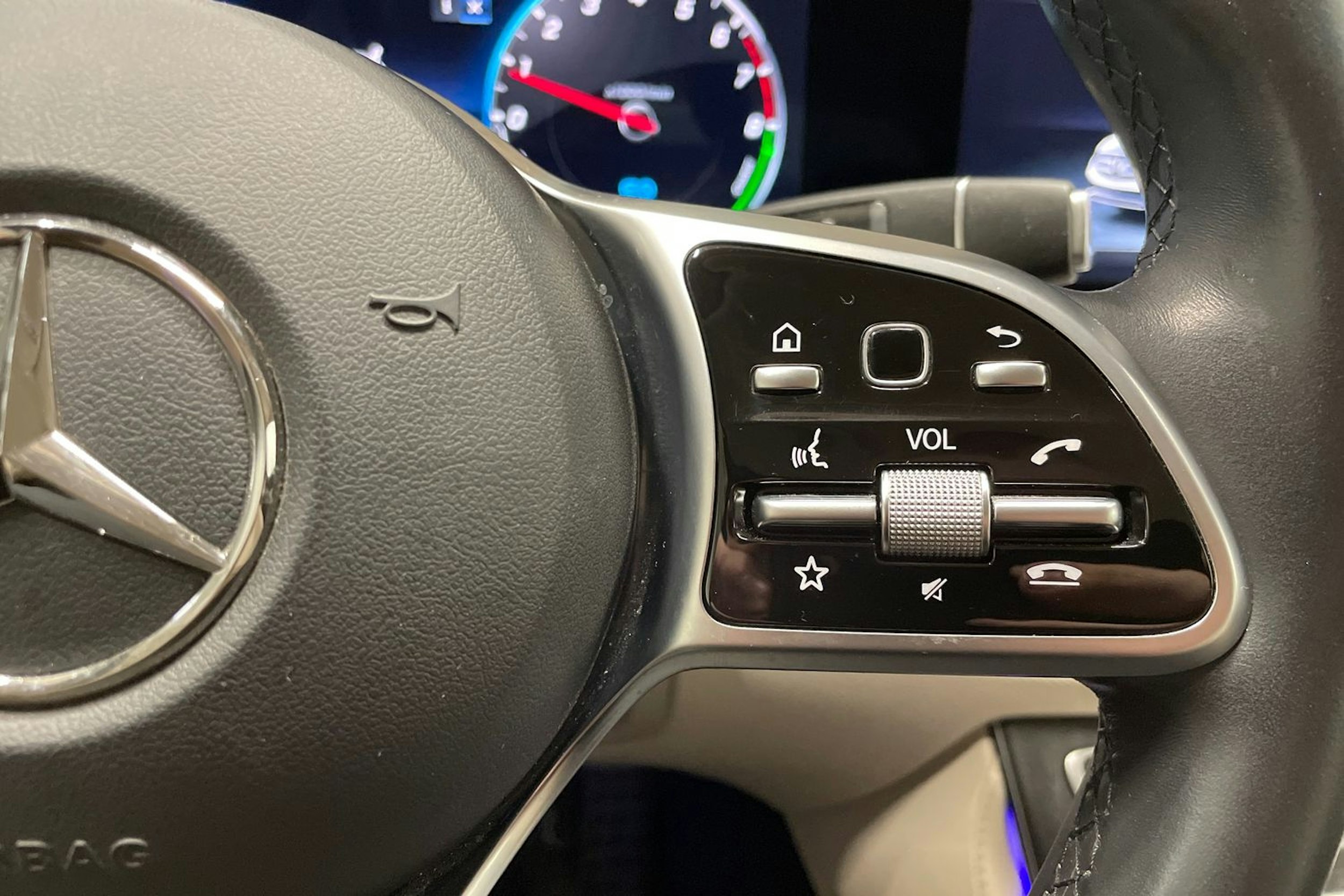Punainen Mercedes-Benz E 2019 kuva 27.