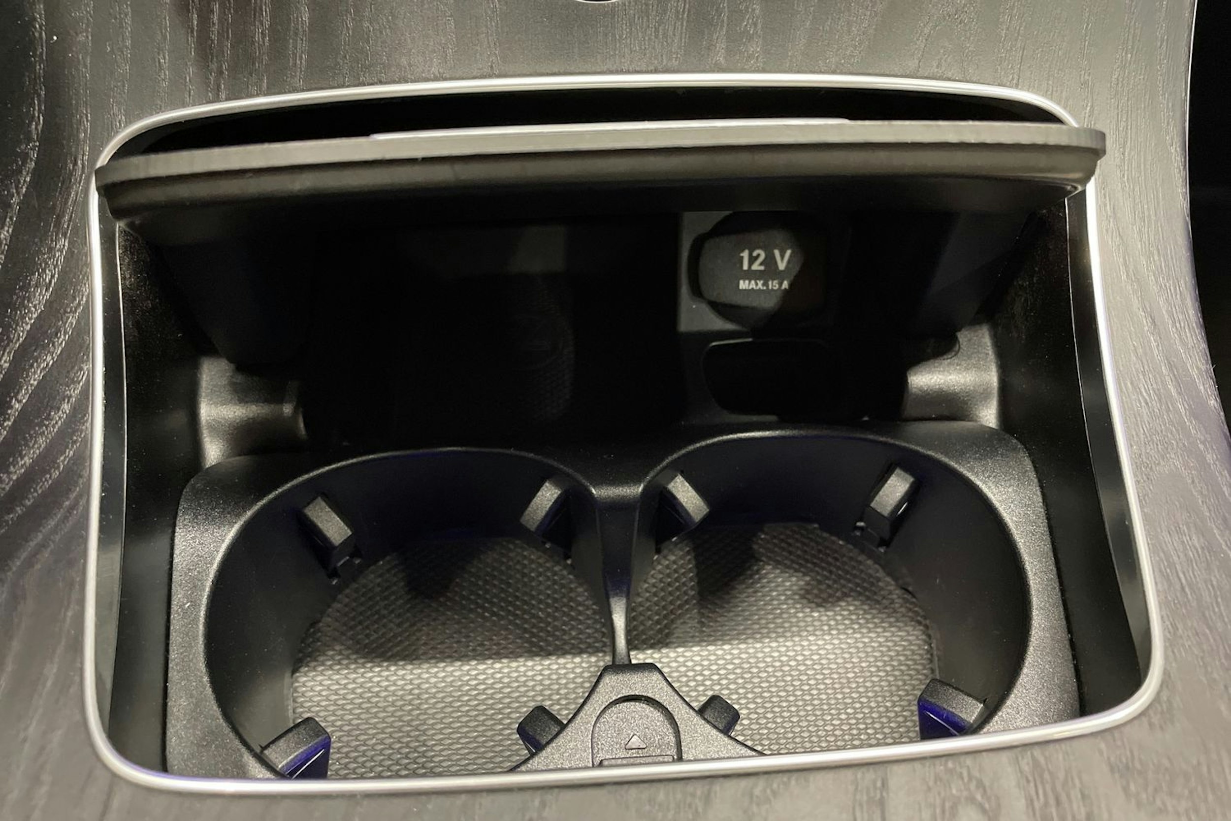 Punainen Mercedes-Benz E 2019 kuva 28.