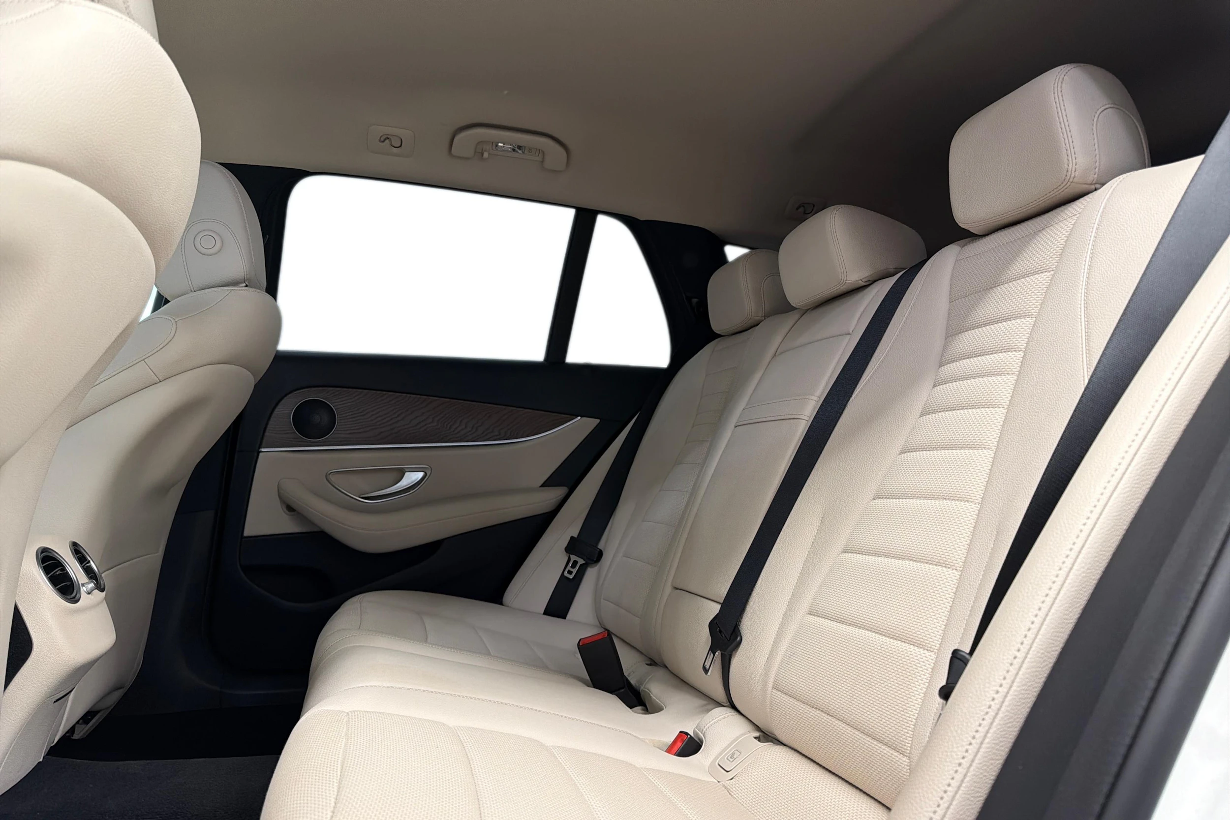 valkoinen Mercedes-Benz E 2019 kuva 8.