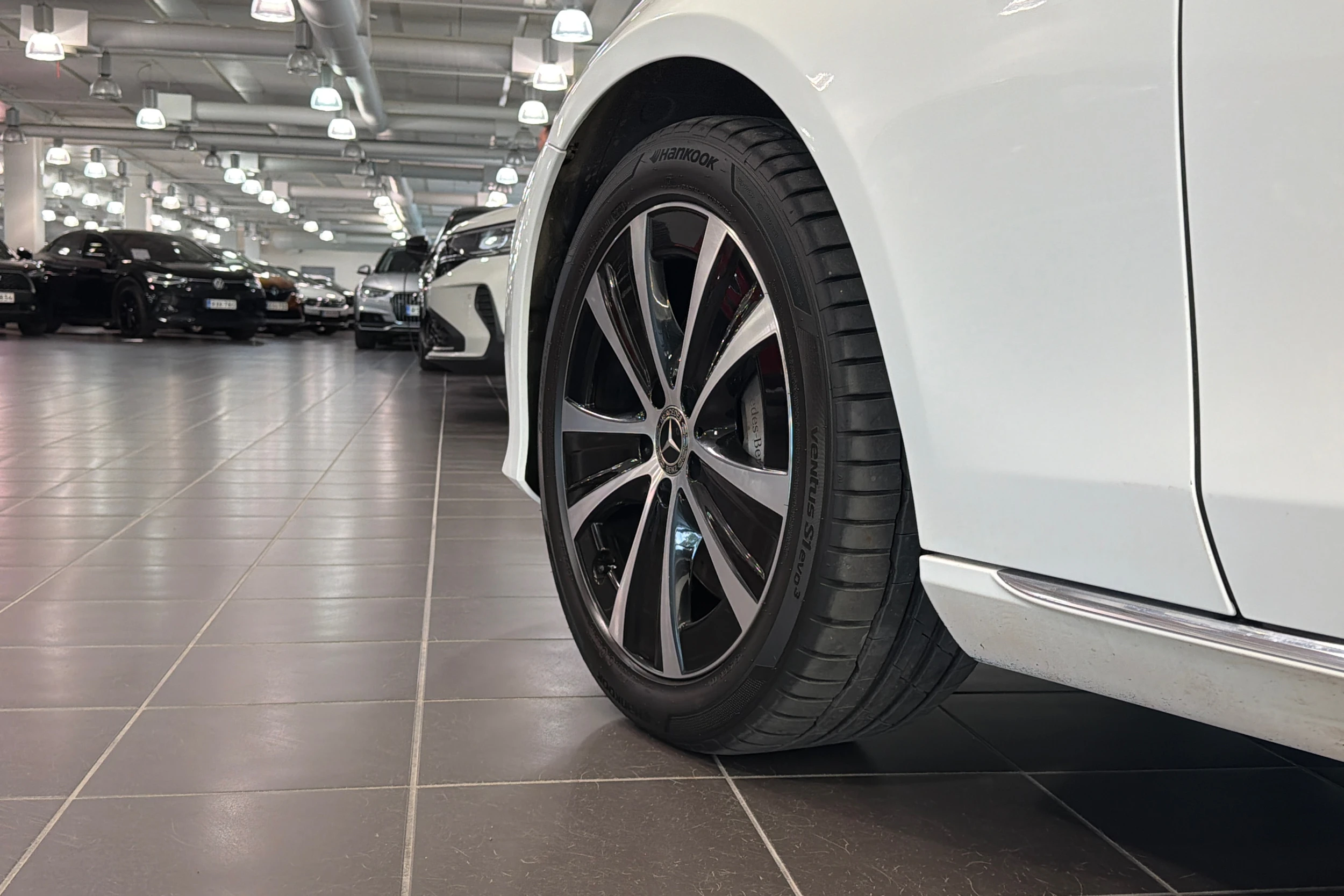 valkoinen Mercedes-Benz E 2019 kuva 10.